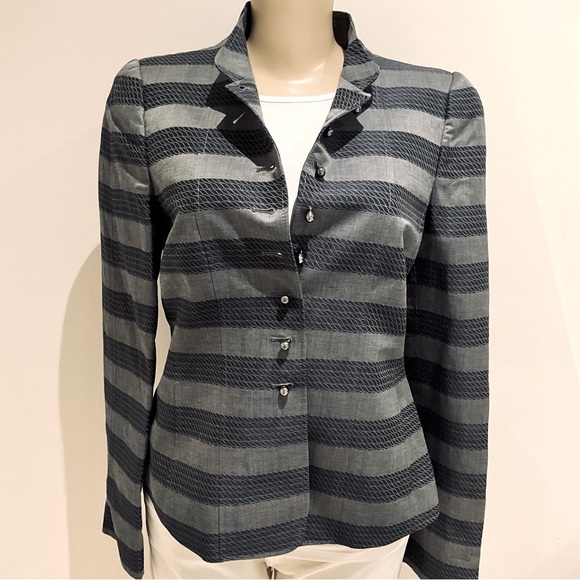 GIORGIO ARMANI BLUE / GRAY COLOR BLAZER. - Picture 2 of 9